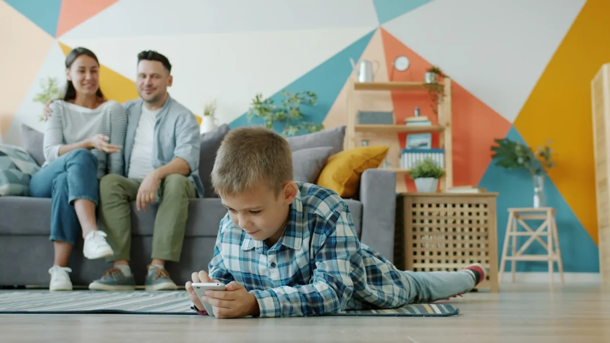 Temps d'écran de l'enfant : les repères par âge et la règle qui tient